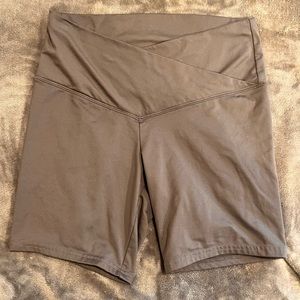 Gray workout shorts - L